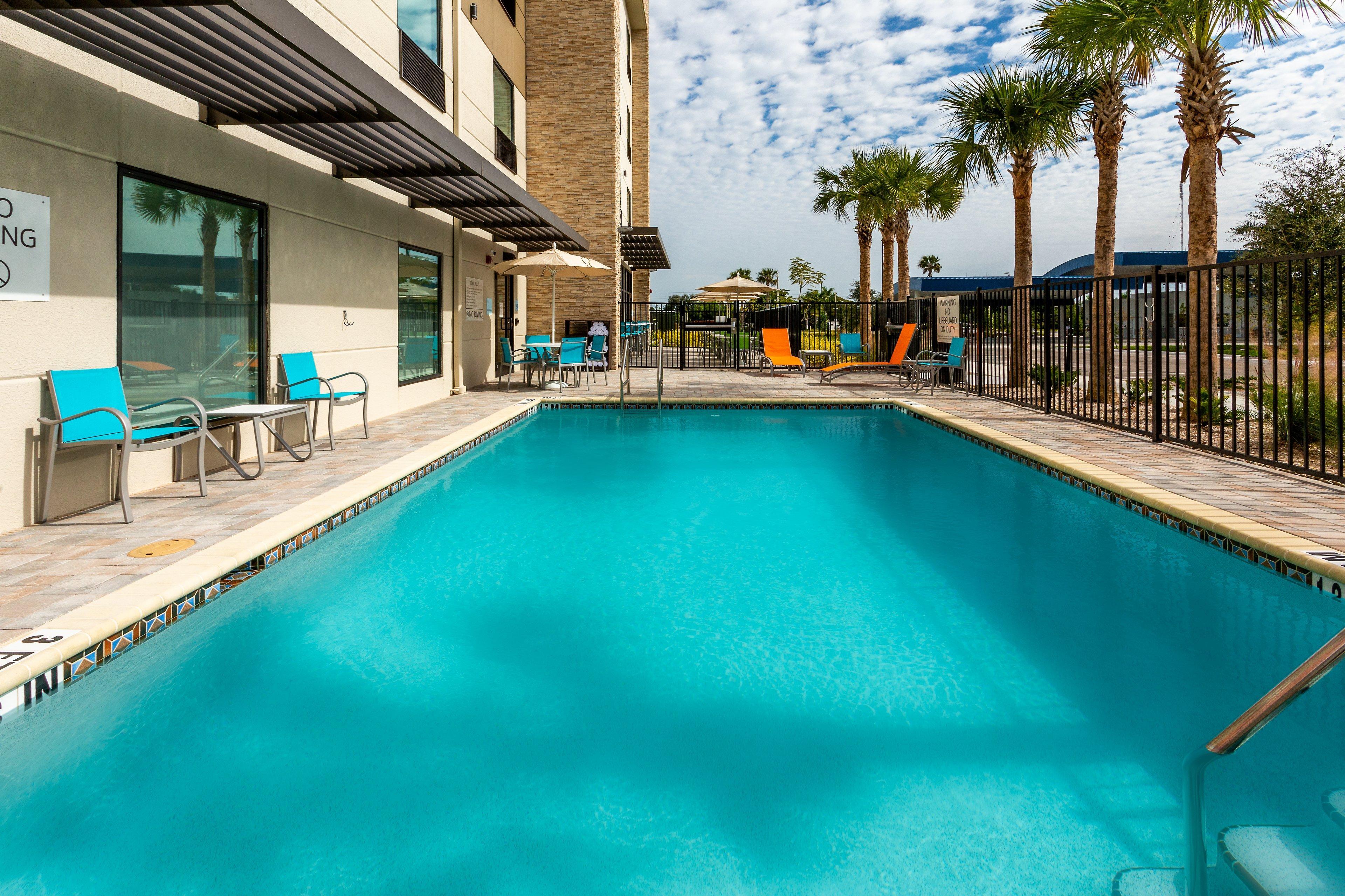 Holiday Inn Express & Suites Ft Myers Beach-Sanibel Gateway By Ihg Fort Myers Beach Bagian luar foto