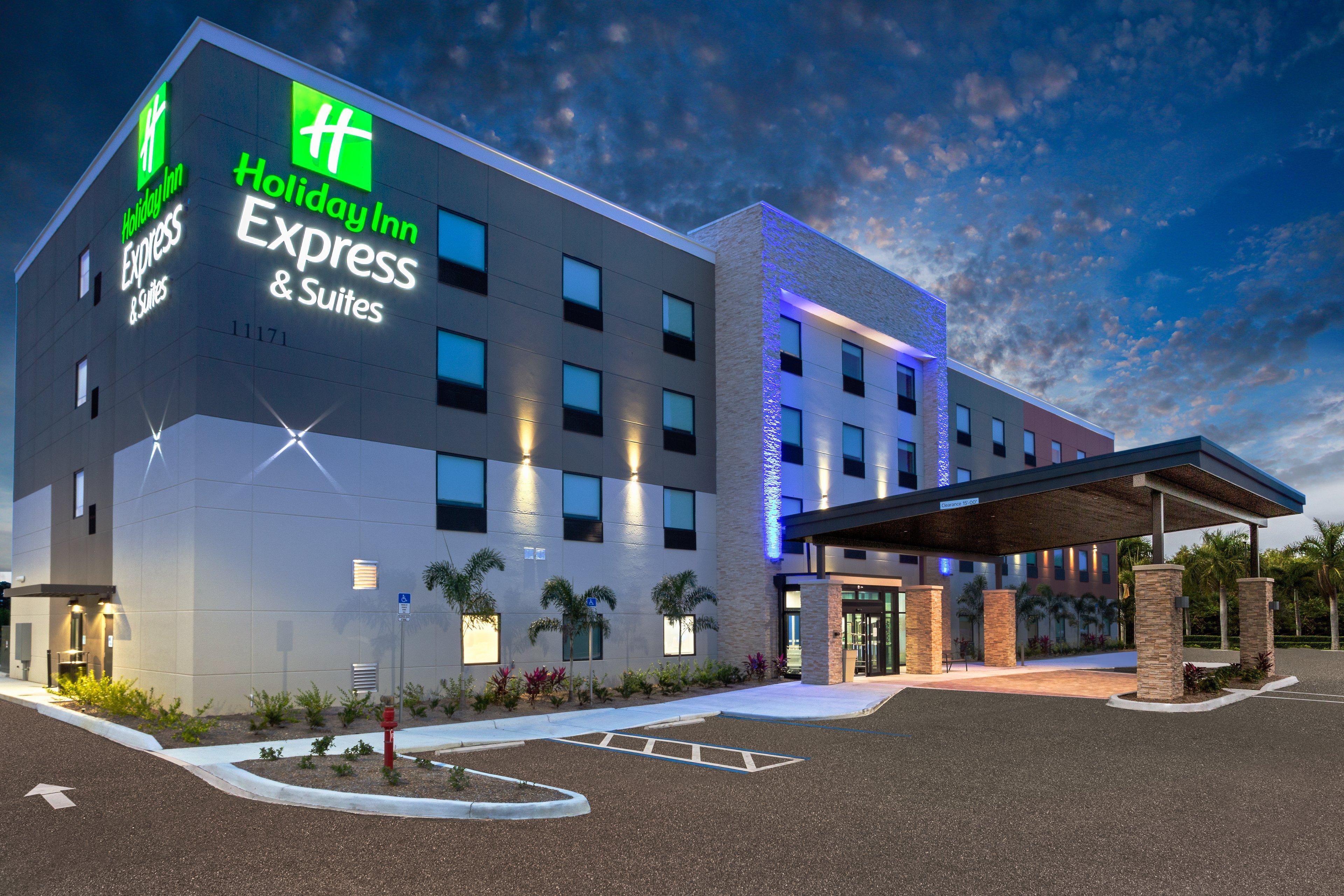 Holiday Inn Express & Suites Ft Myers Beach-Sanibel Gateway By Ihg Fort Myers Beach Bagian luar foto