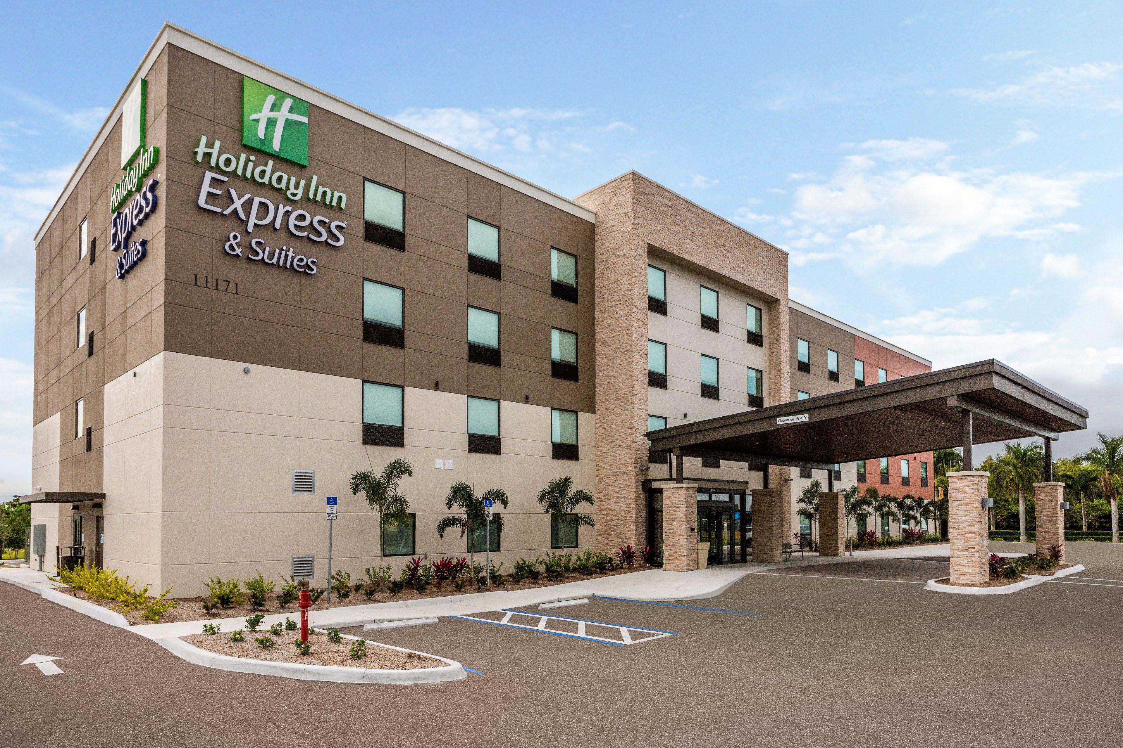 Holiday Inn Express & Suites Ft Myers Beach-Sanibel Gateway By Ihg Fort Myers Beach Bagian luar foto