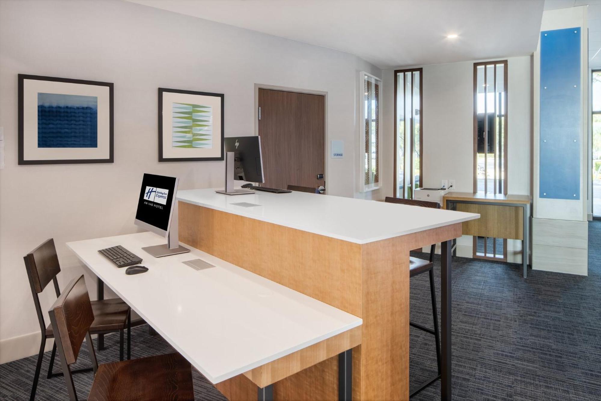 Holiday Inn Express & Suites Ft Myers Beach-Sanibel Gateway By Ihg Fort Myers Beach Bagian luar foto